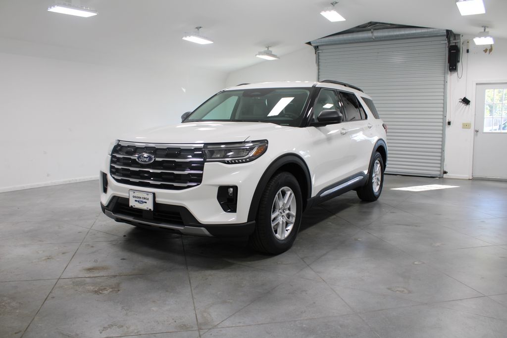 2025 Ford Explorer photo 3