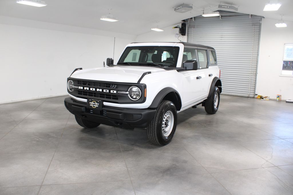 2025 Ford Bronco Base photo 3