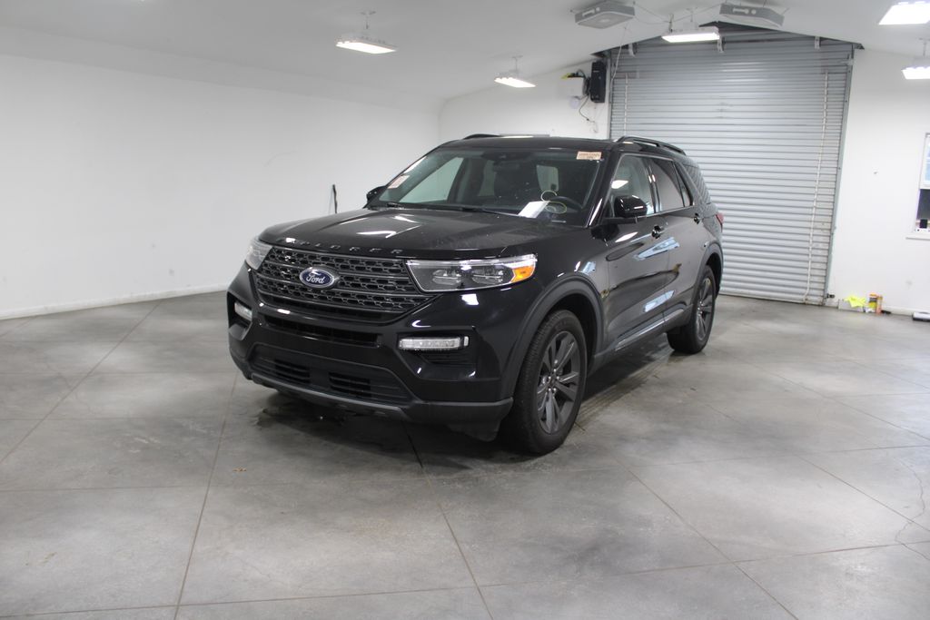 2023 Ford Explorer XLT photo 2