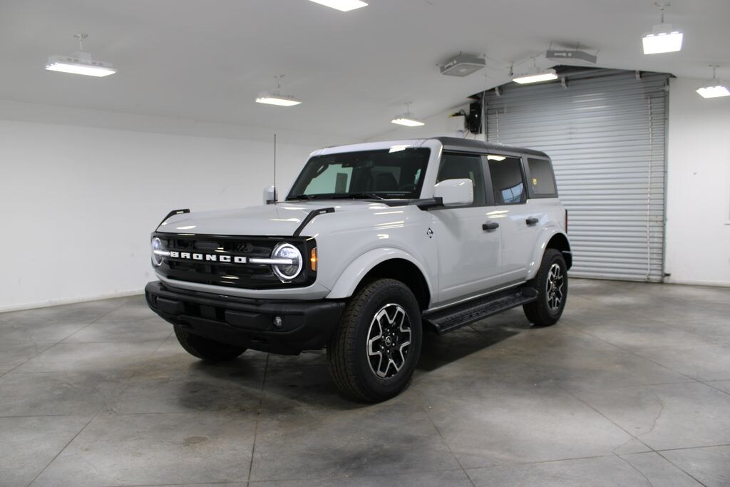 New 2026 Ford Bronco Outer Banks SUV