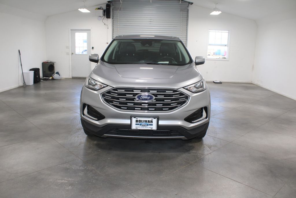 2022 Ford Edge SEL photo 2