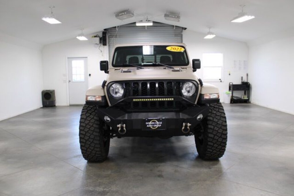 Used 2022 Jeep Gladiator Overland Truck