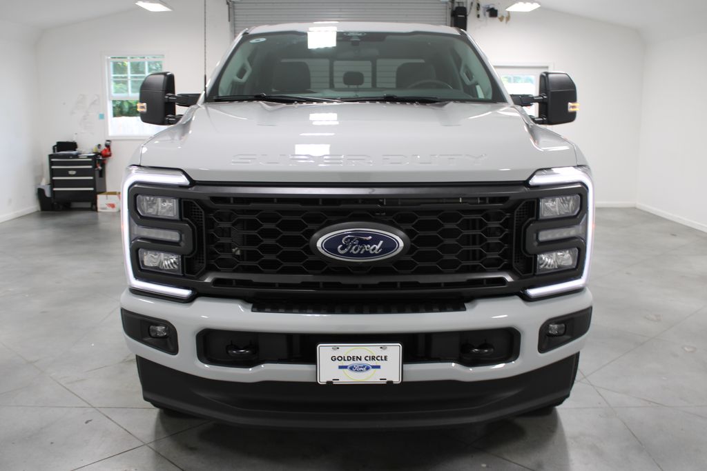 2025 Ford F-250 photo 3