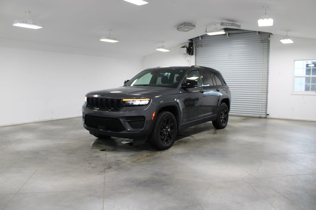 Used 2024 Jeep Grand Cherokee Altitude SUV
