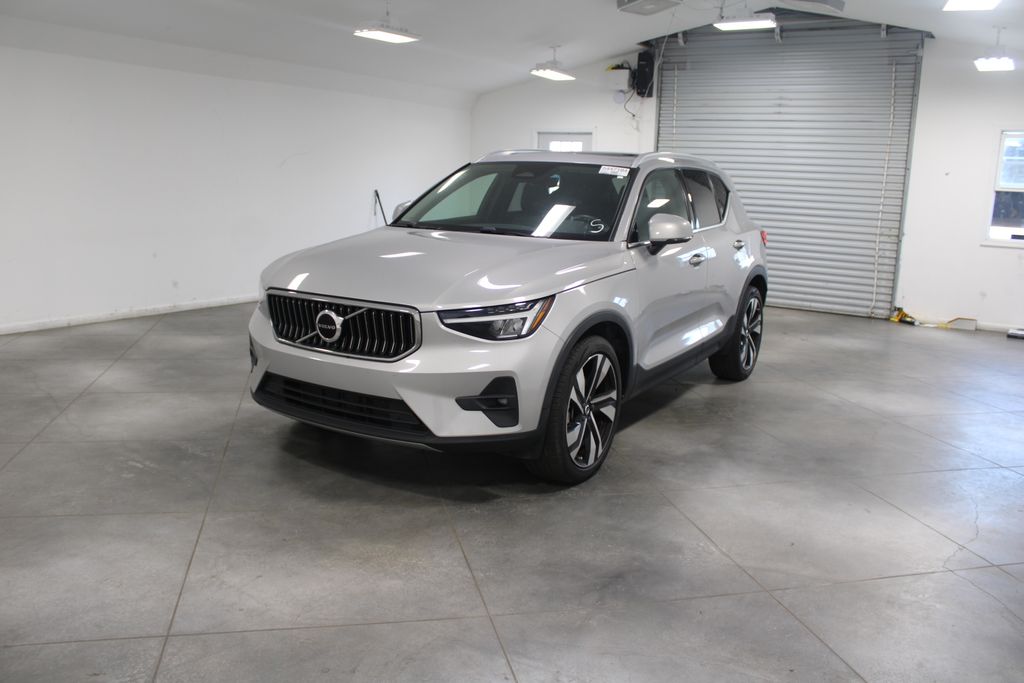 2023 Volvo XC40 Plus photo 3
