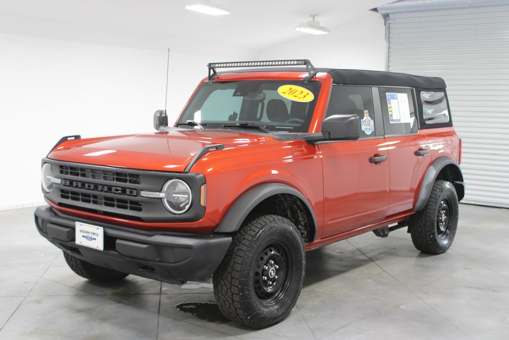 2023 Ford Bronco Base photo 3