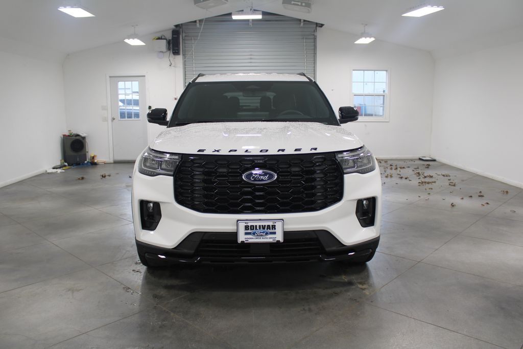 2025 Ford Explorer ST-Line photo 2