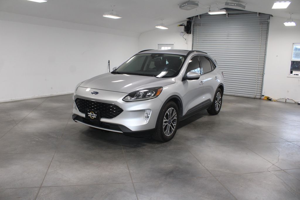 2020 Ford Escape SEL photo 3