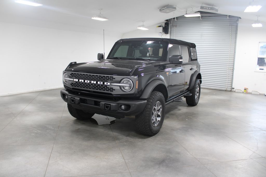 2023 Ford Bronco Badlands photo 3