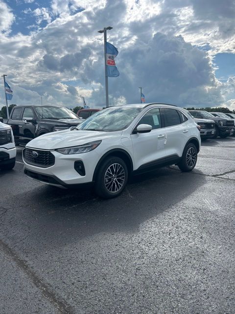 2025 Ford Escape Base photo 2