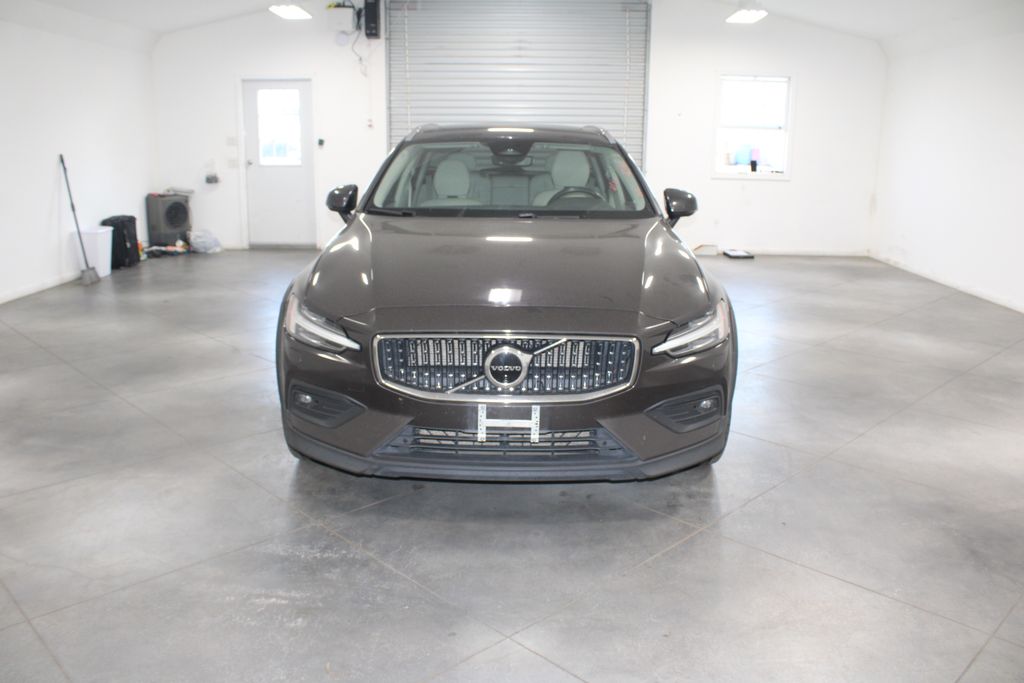 2024 Volvo V60 Cross Country B5 Plus photo 2
