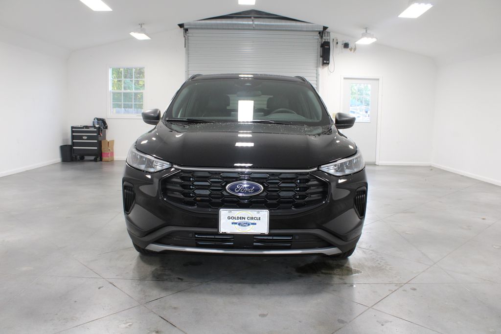 2025 Ford Escape ST-Line photo 2