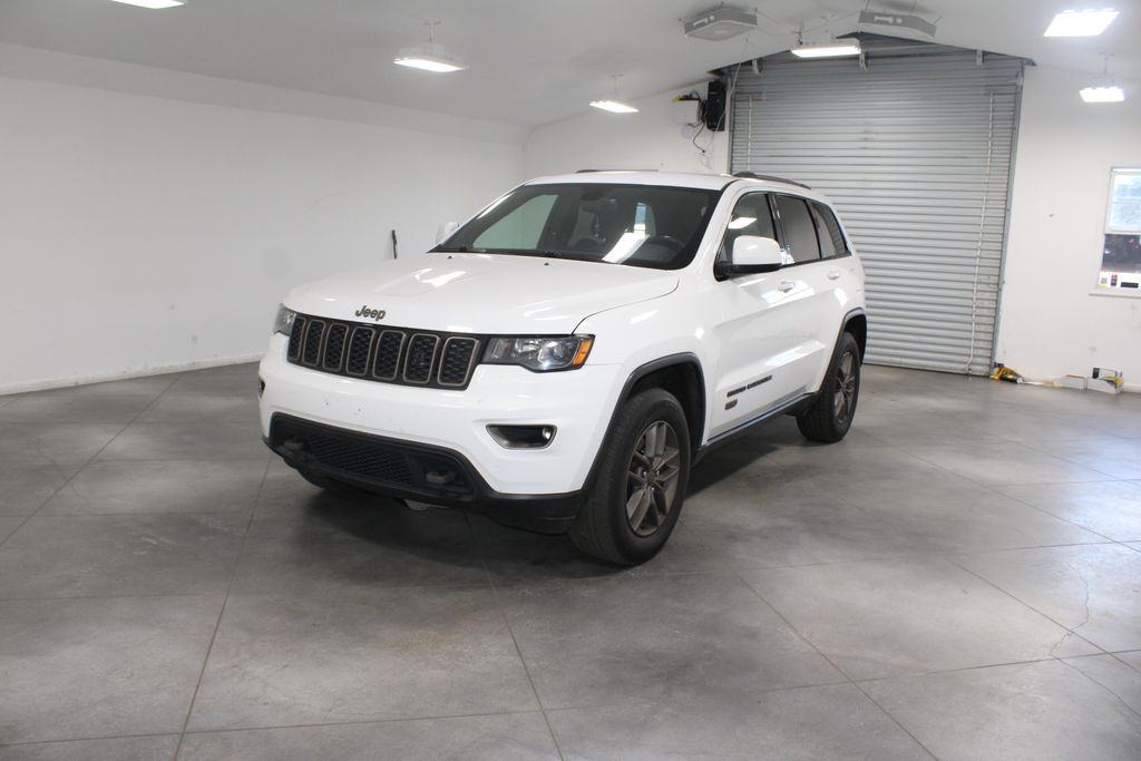 2017 Jeep Grand Cherokee Laredo photo 3
