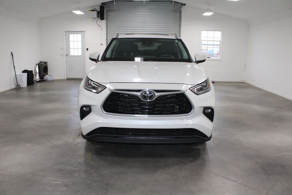 2022 Toyota Highlander Limited photo 2
