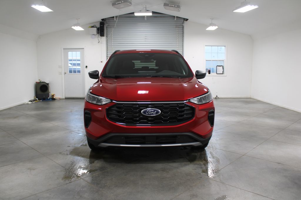 2025 Ford Escape ST-Line photo 2