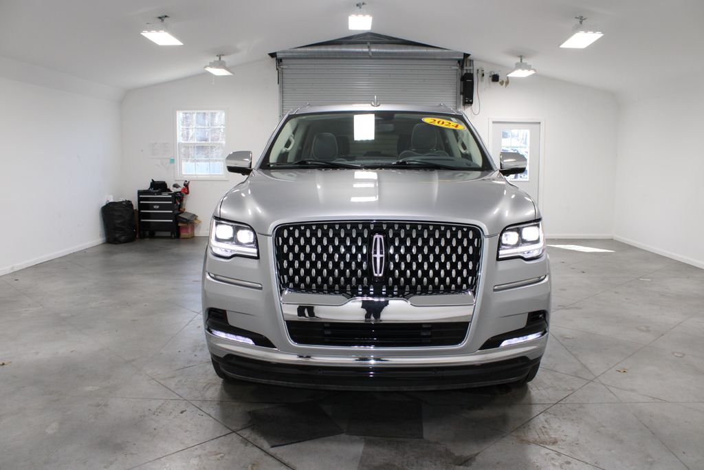 2024 Lincoln Navigator Black Label photo 2