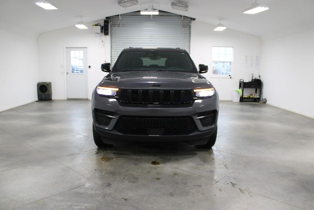 Used 2024 Jeep Grand Cherokee Altitude SUV