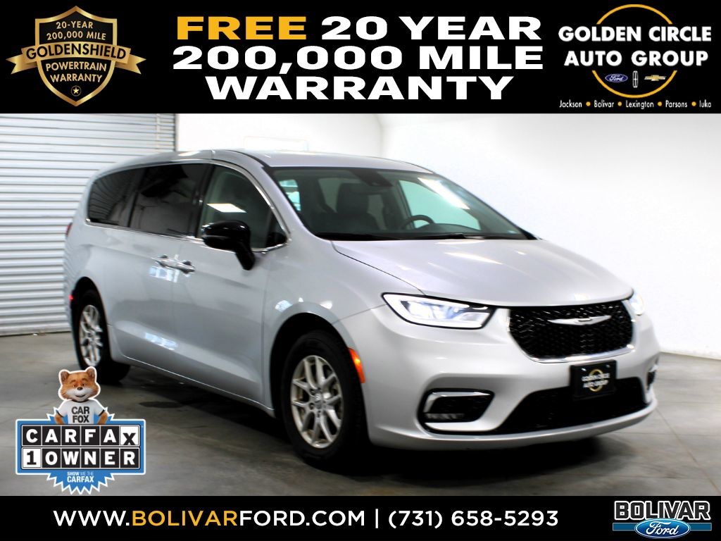 2024 Chrysler Pacifica Touring L's photo