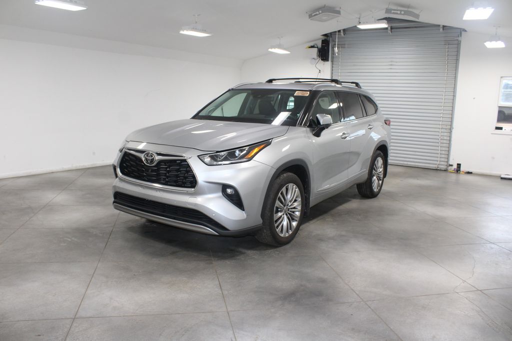2023 Toyota Highlander Platinum photo 3