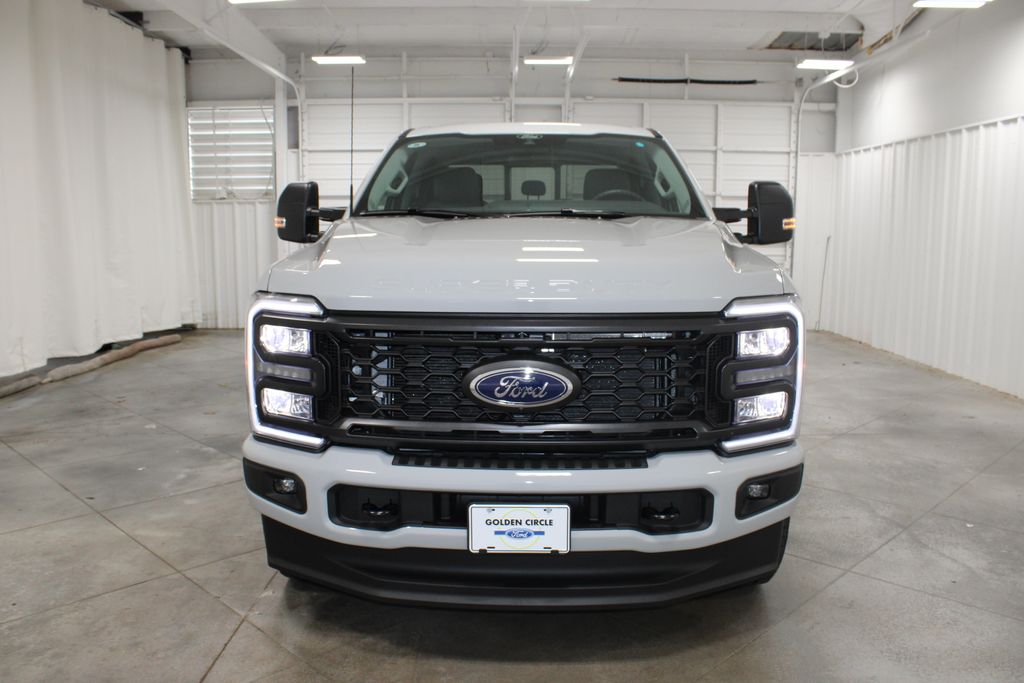 2025 Ford F-250 photo 2