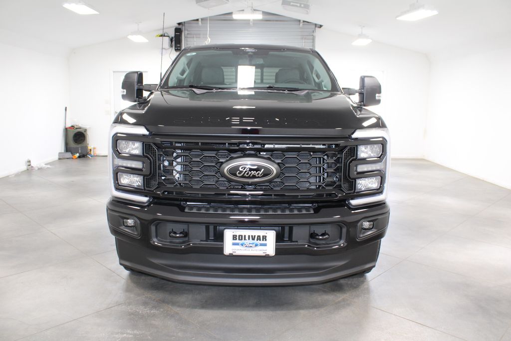 2025 Ford F-250 XLT photo 2