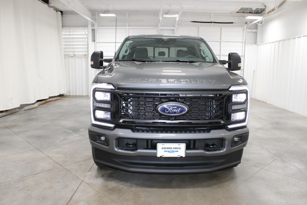 2025 Ford F-250 photo 2