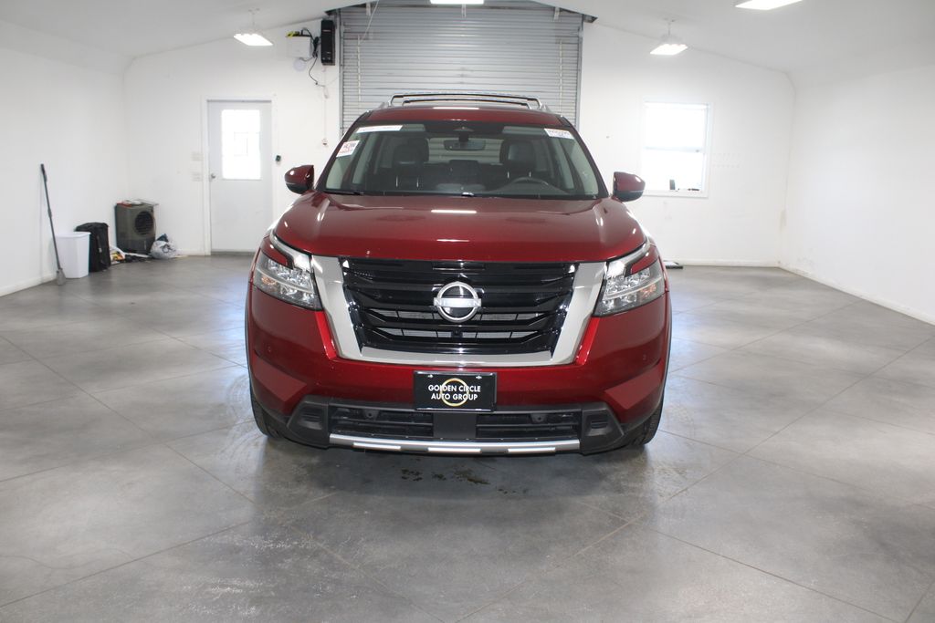 2024 Nissan Pathfinder SL photo 2
