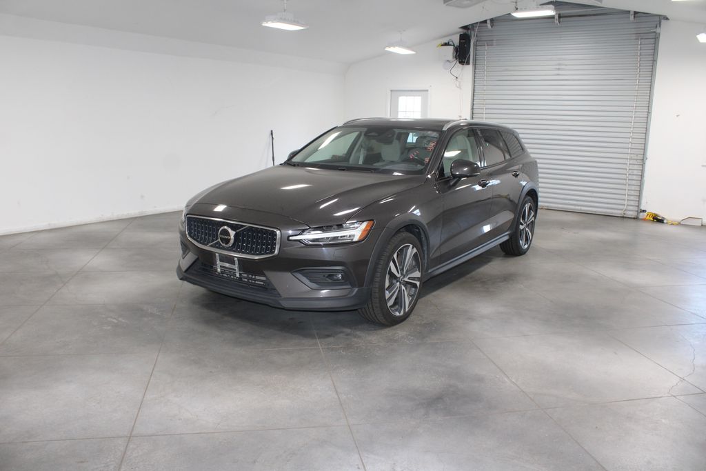 2024 Volvo V60 Cross Country B5 Plus photo 3
