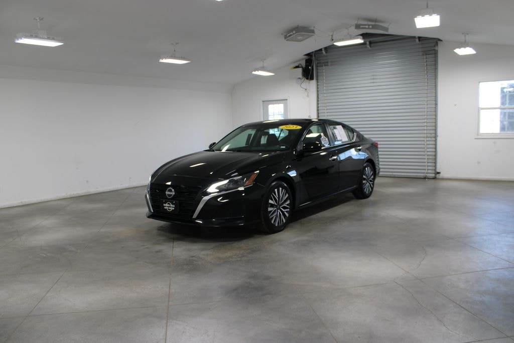 Used 2023 Nissan Altima 2.5 SV Sedan