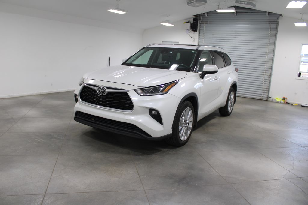 2022 Toyota Highlander Limited photo 3