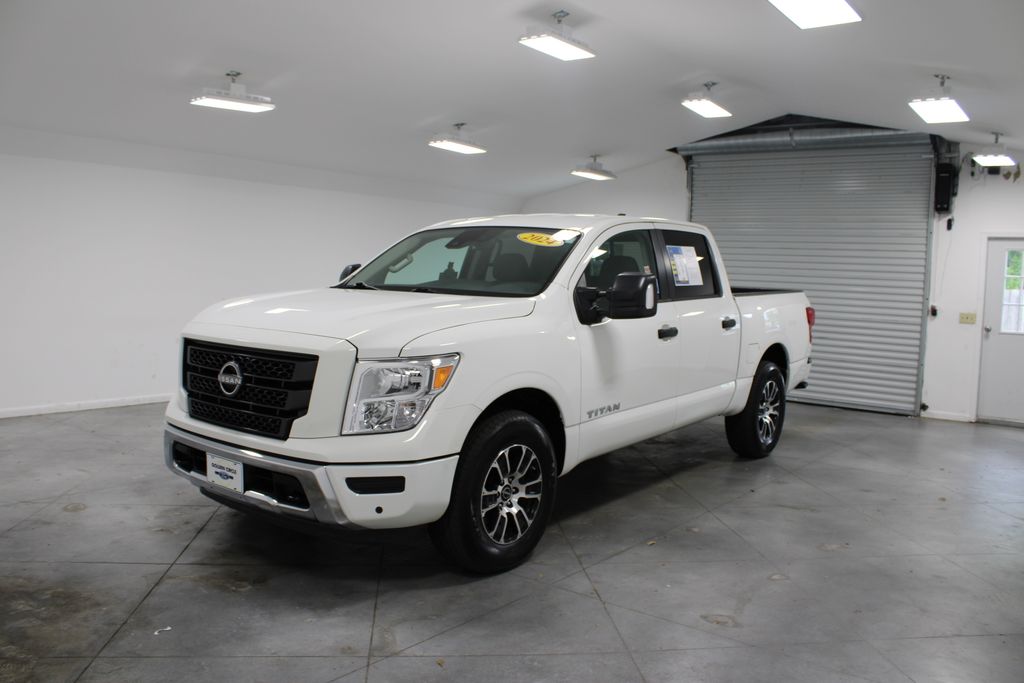 2024 Nissan Titan SV photo 3
