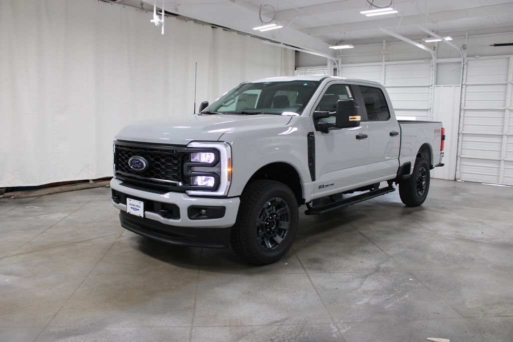 2025 Ford F-250 photo 3