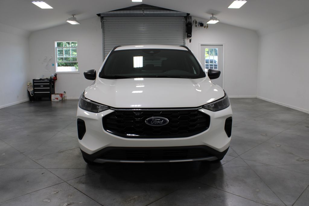 2025 Ford Escape ST-Line photo 2