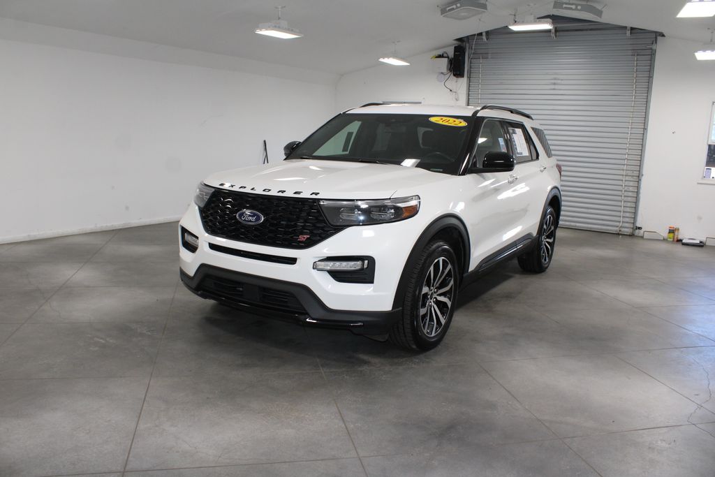 2022 Ford Explorer ST photo 3