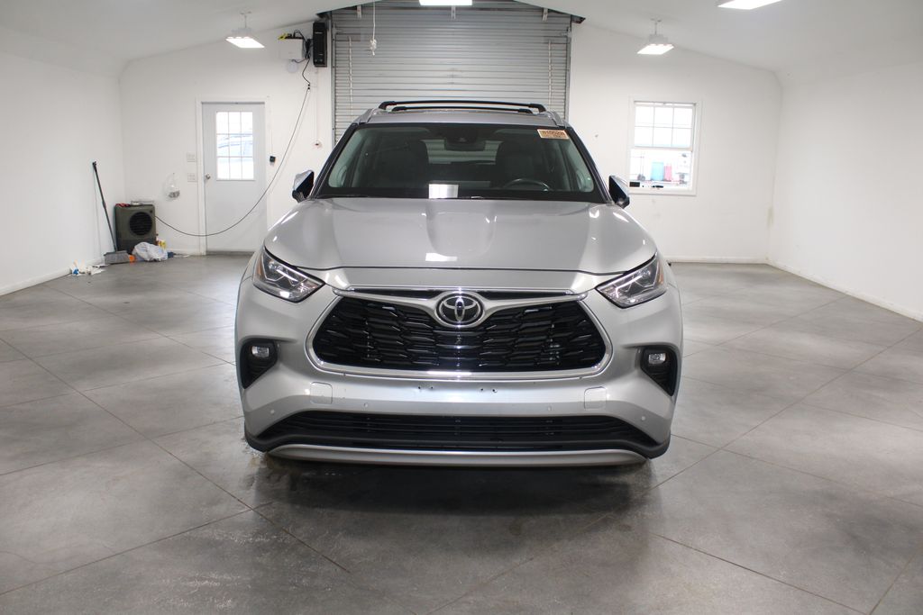 2023 Toyota Highlander Platinum photo 2