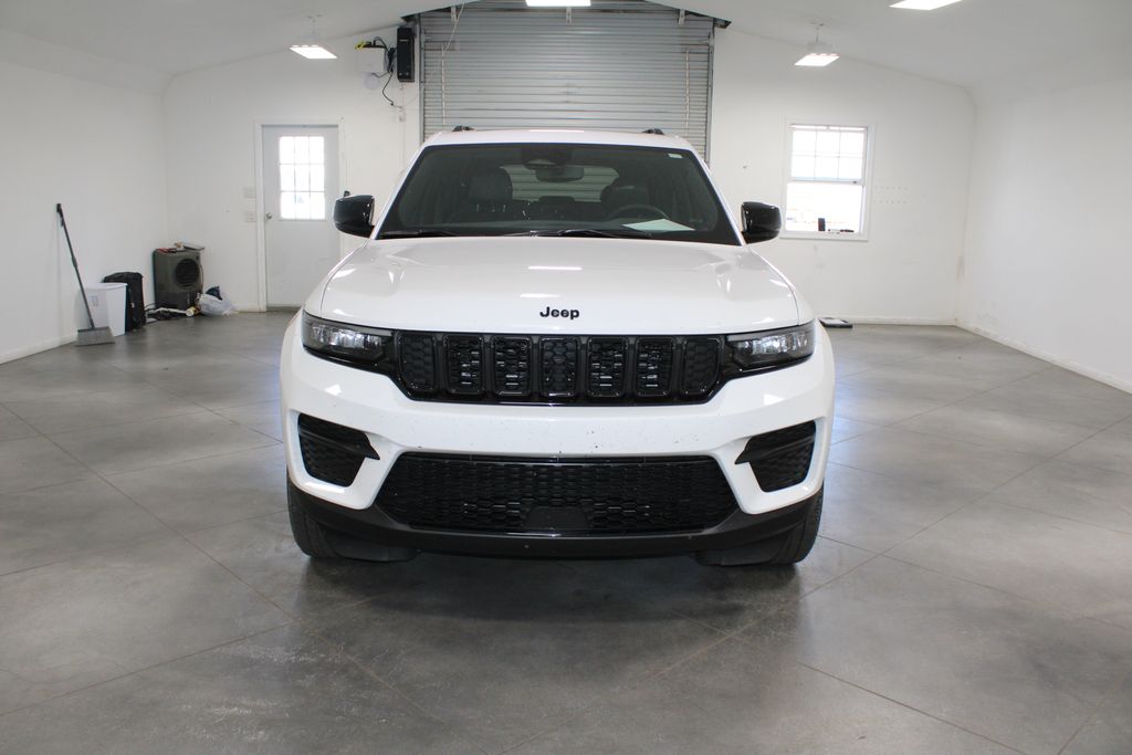 2024 Jeep Grand Cherokee Altitude X photo 2