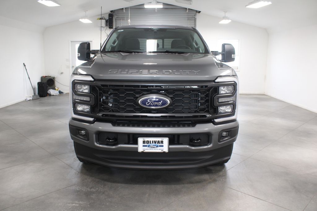 2025 Ford F-250 photo 2