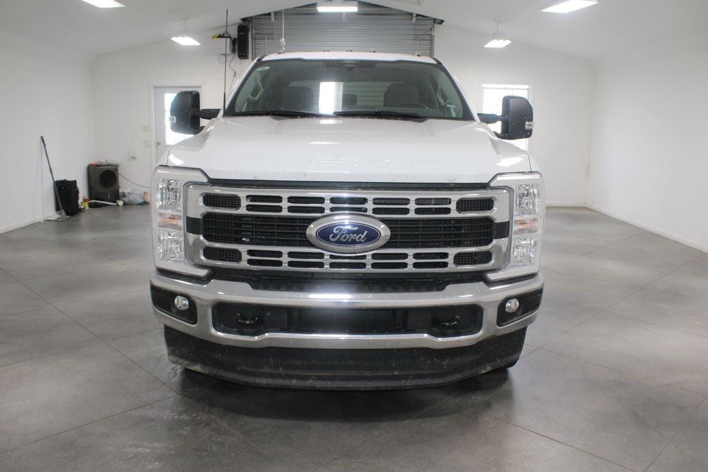 2024 Ford F-350 photo 2
