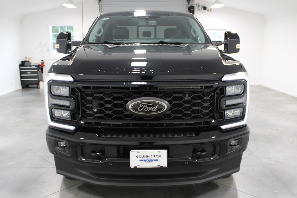 2025 Ford F-250 Lariat photo 2