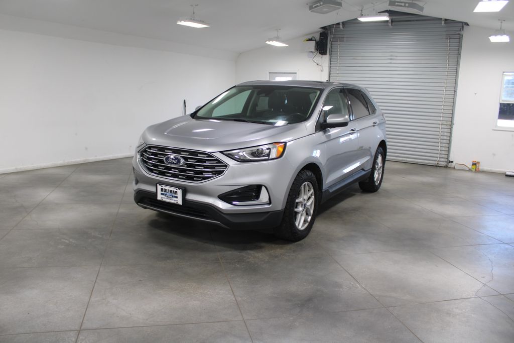 2022 Ford Edge SEL photo 3