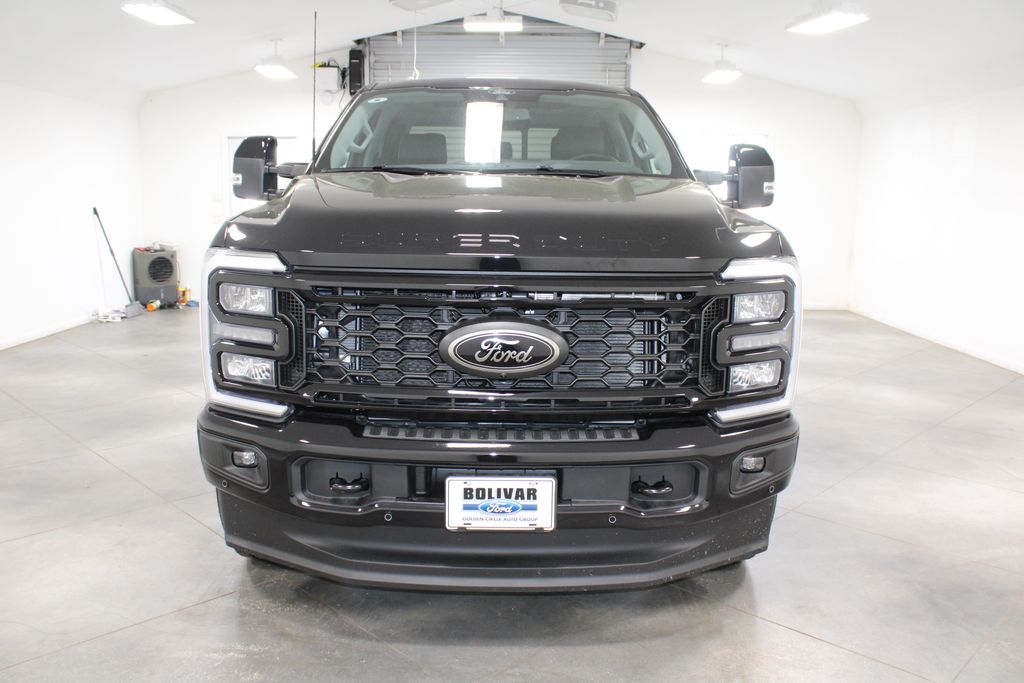 2025 Ford F-250 Lariat photo 2