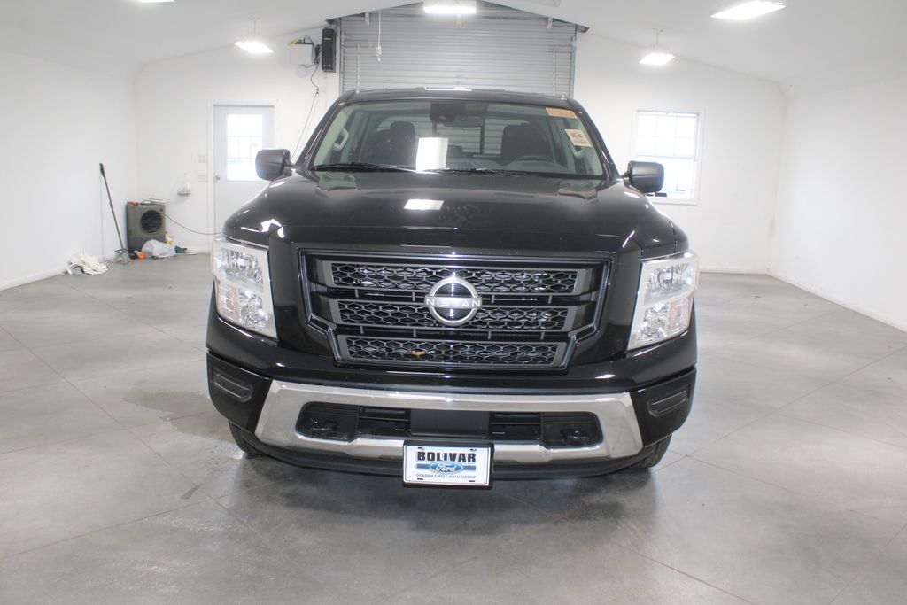 2024 Nissan Titan SV photo 2