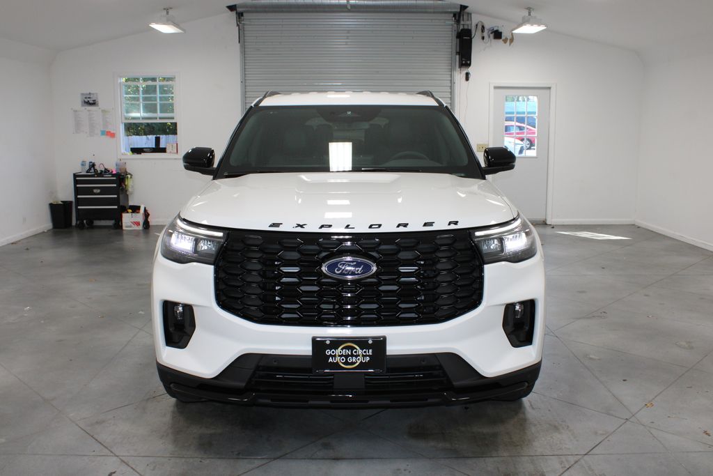 2025 Ford Explorer ST-Line photo 2