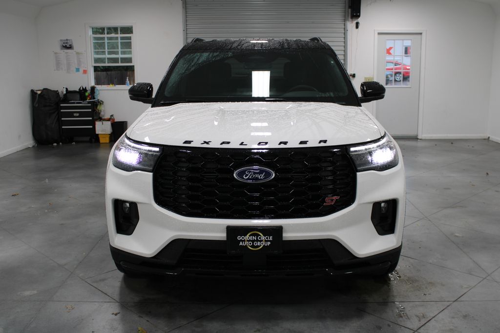 2025 Ford Explorer ST photo 2