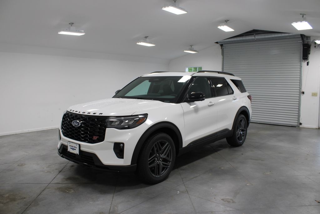 2025 Ford Explorer ST photo 3