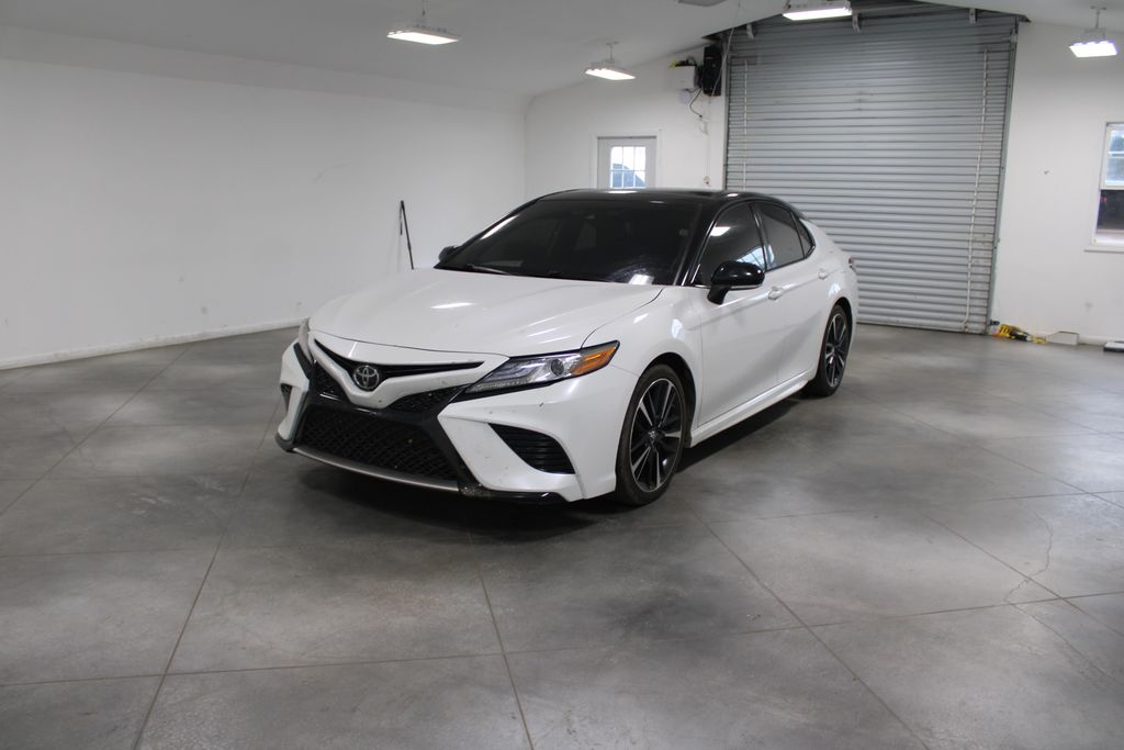 2019 Toyota Camry XSE photo 3