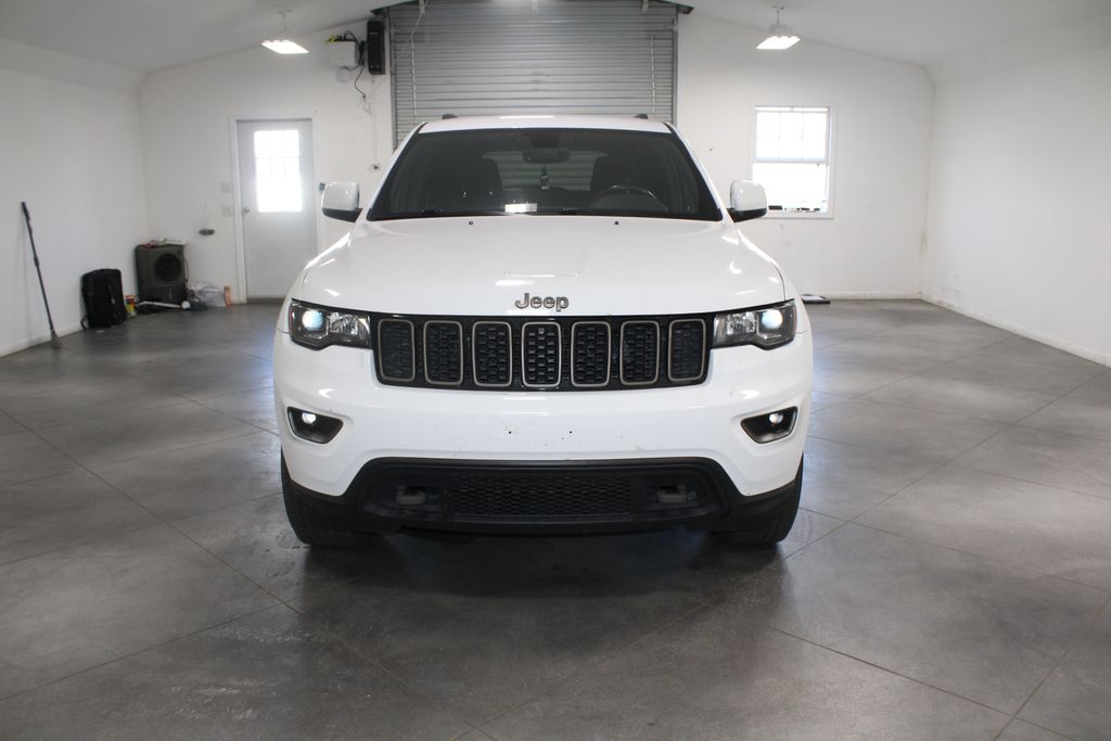 2017 Jeep Grand Cherokee Laredo photo 2