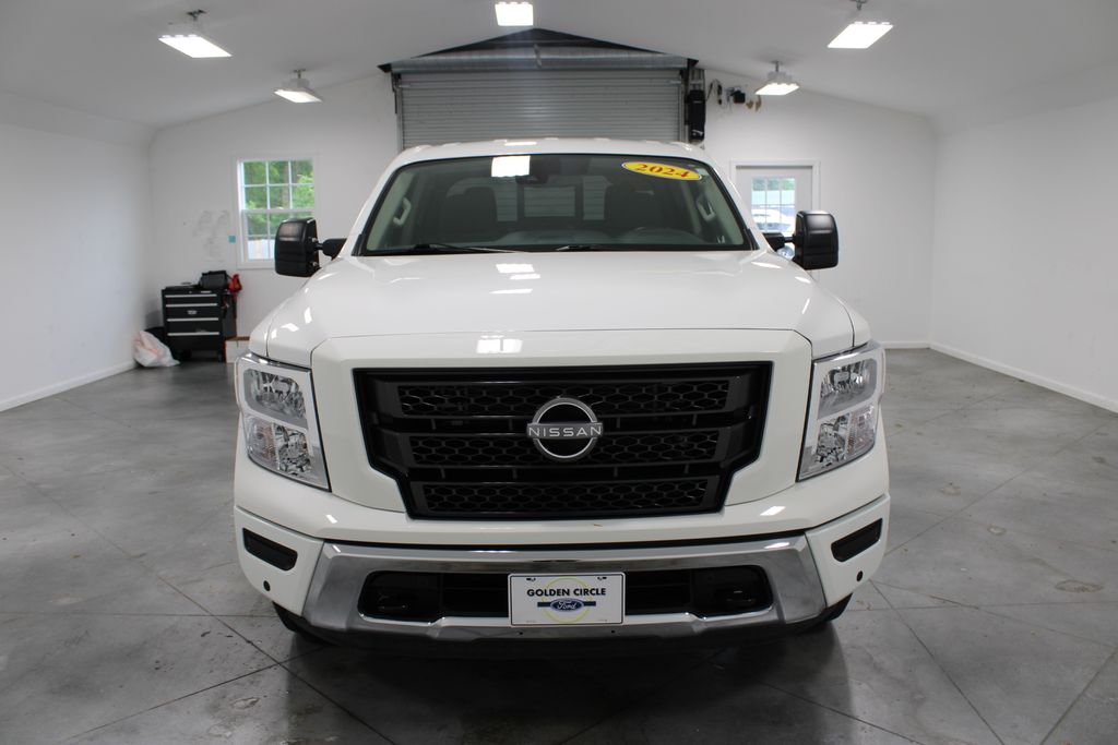 2024 Nissan Titan SV photo 2