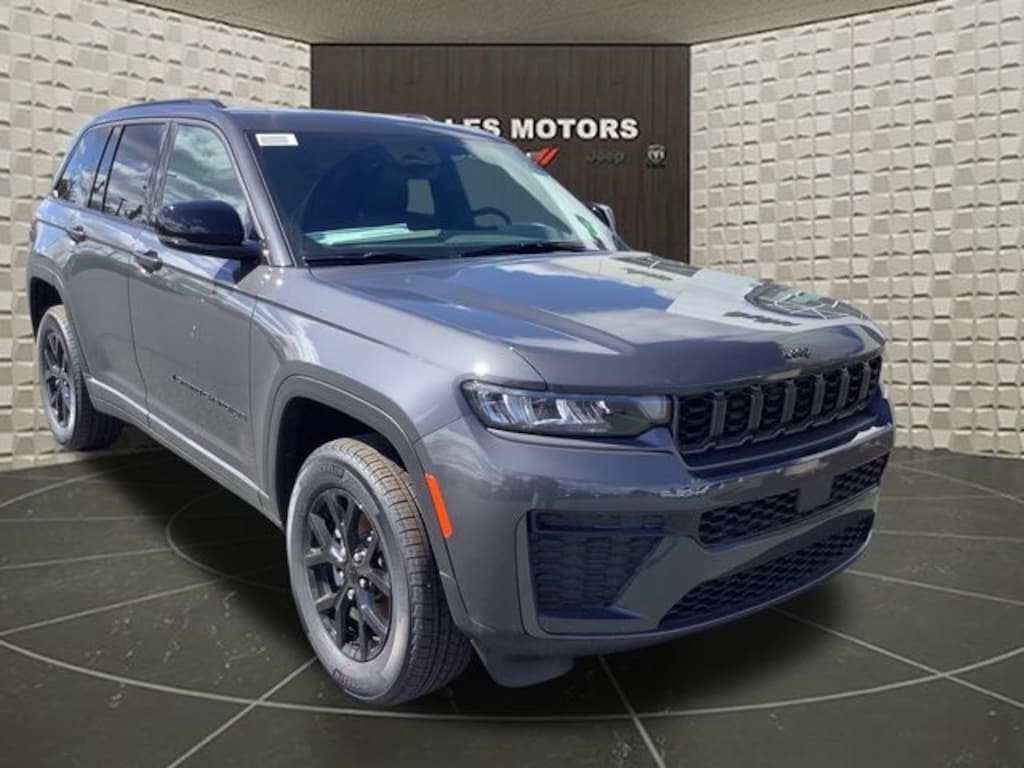 New 2026 Jeep Grand Cherokee Laredo Sport Utility