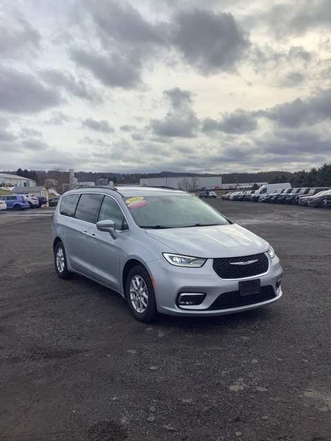 2022 Chrysler Pacifica Touring L's photo